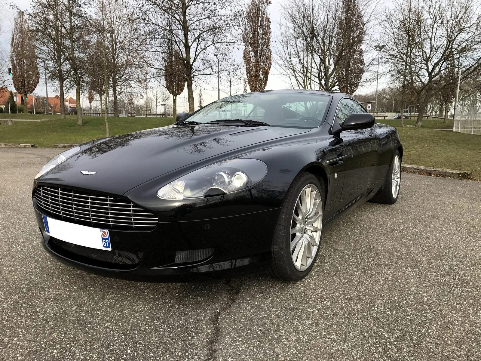 Aston Martin DB9 noire vendue par Dans le Rétro