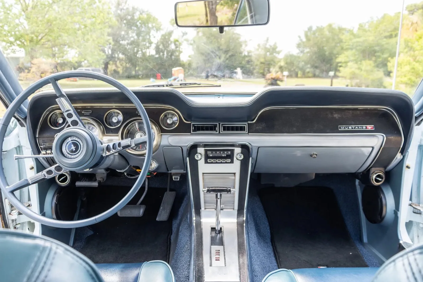 Ford Mustang 1967, tableau de bord et compteurs