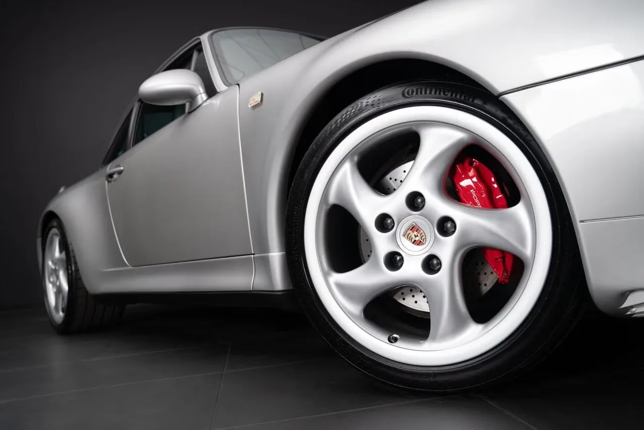 Porsche 911 993 Turbo, jante et étrier de frein